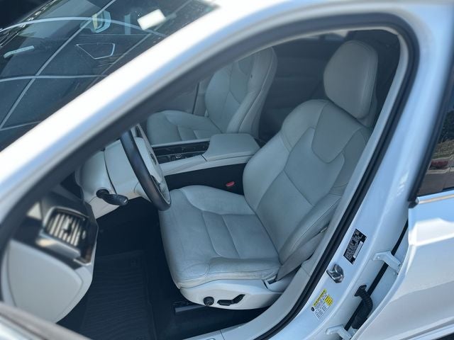 2018 Volvo XC90 T6 Momentum