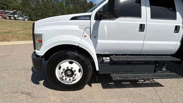 2022 Ford F-650SD Base