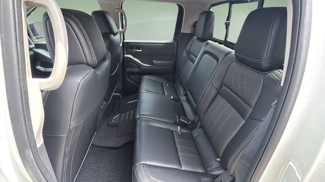 2024 Nissan Frontier SL