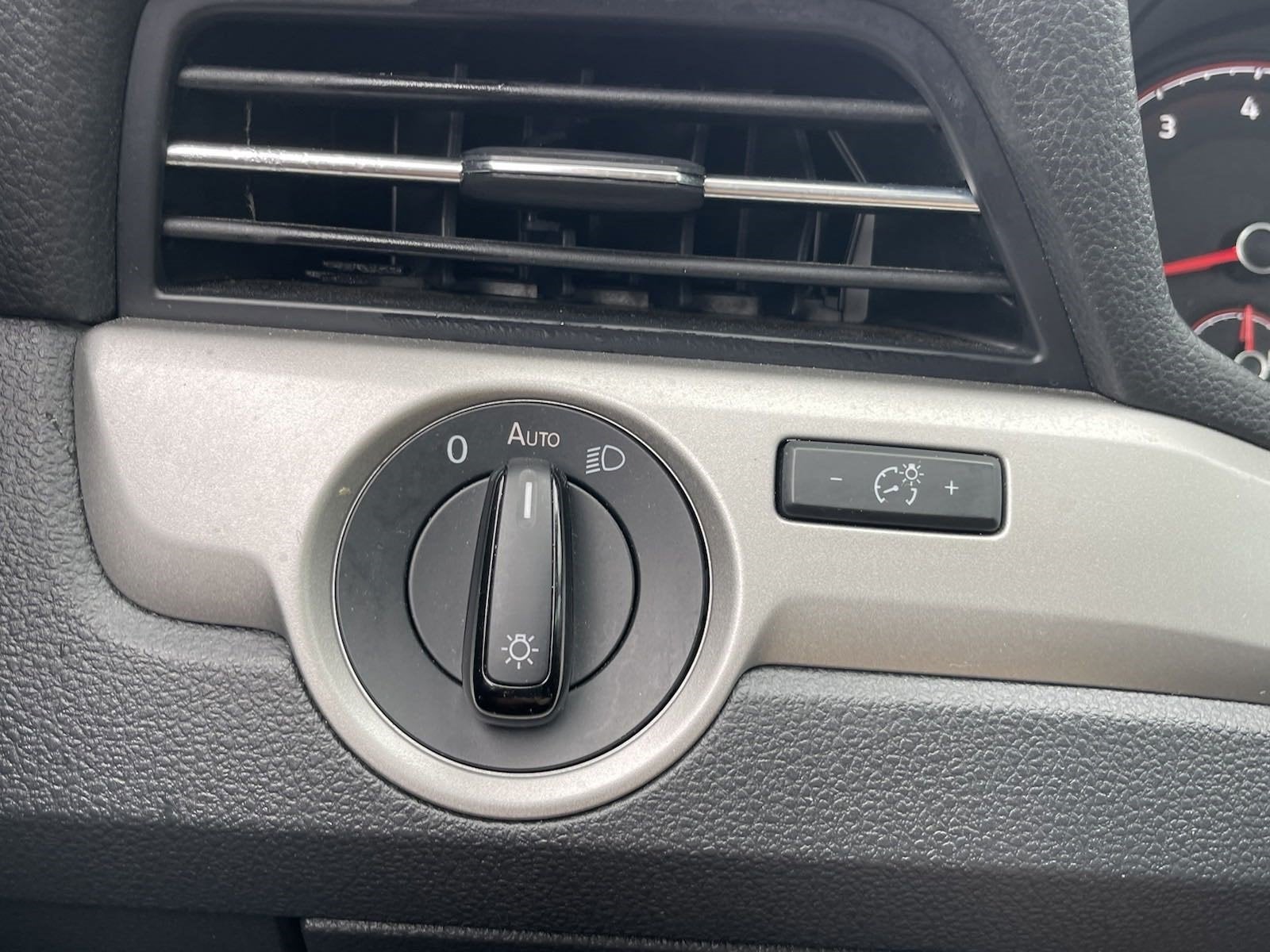 2022 Volkswagen Passat 2.0T SE