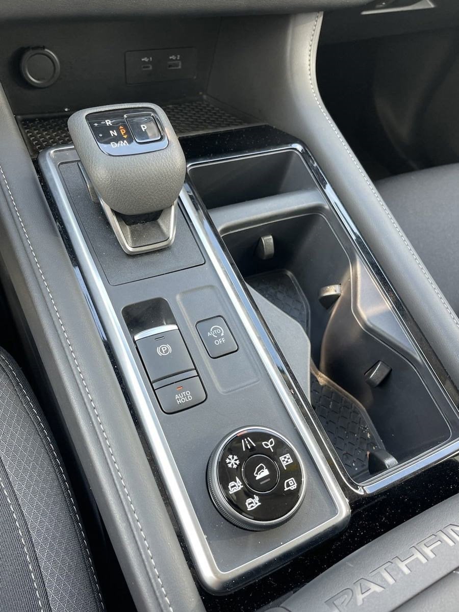 2024 Nissan Pathfinder SV