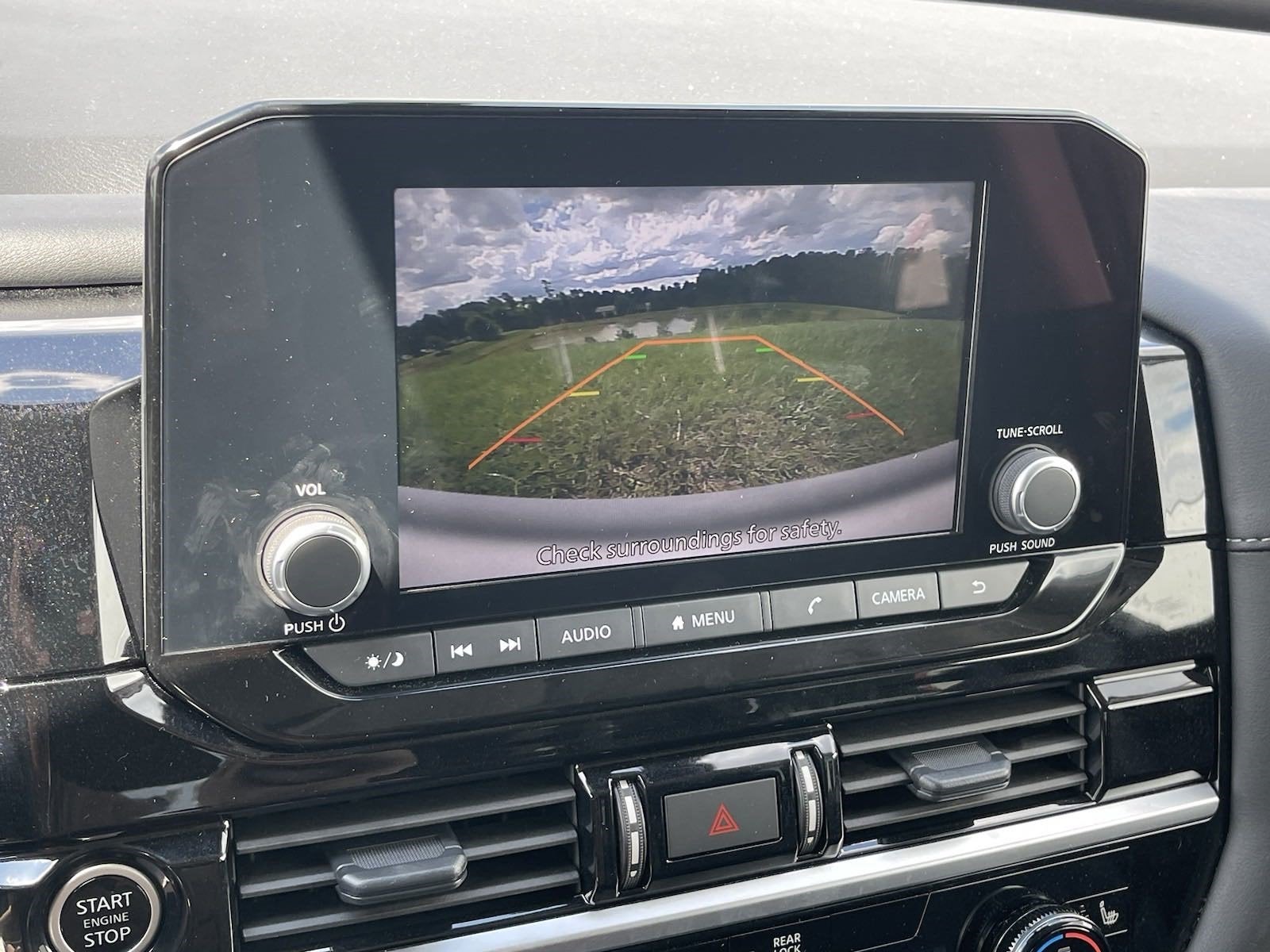 2024 Nissan Pathfinder SV