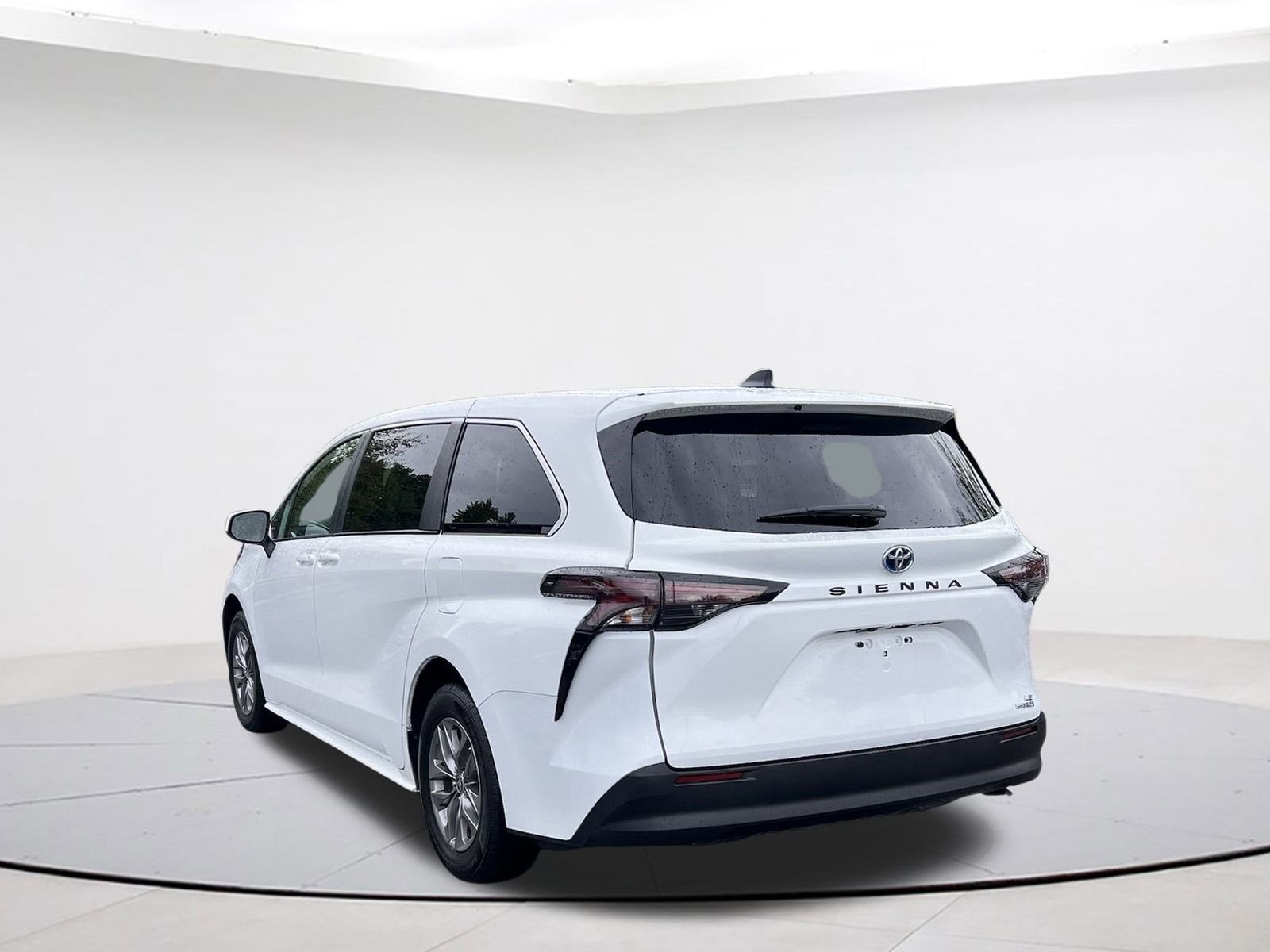 2023 Toyota Sienna LE