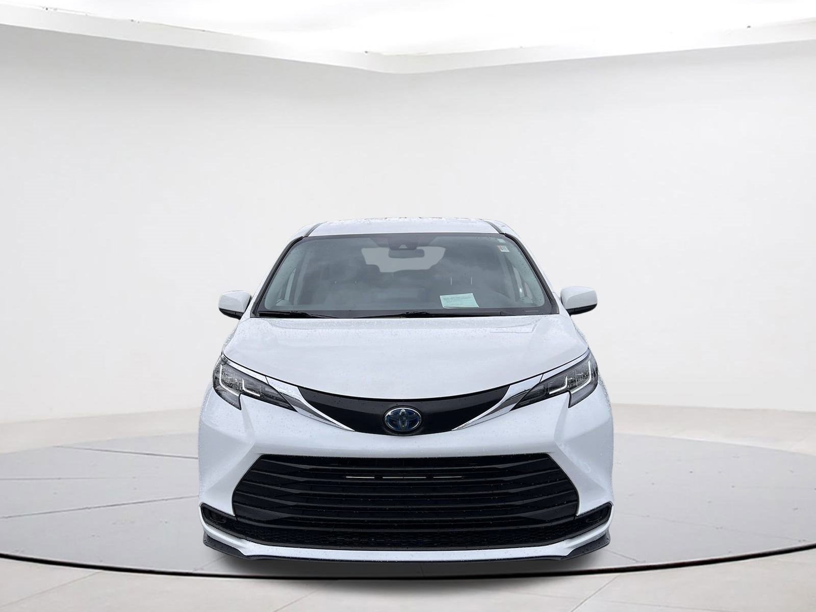 2023 Toyota Sienna LE