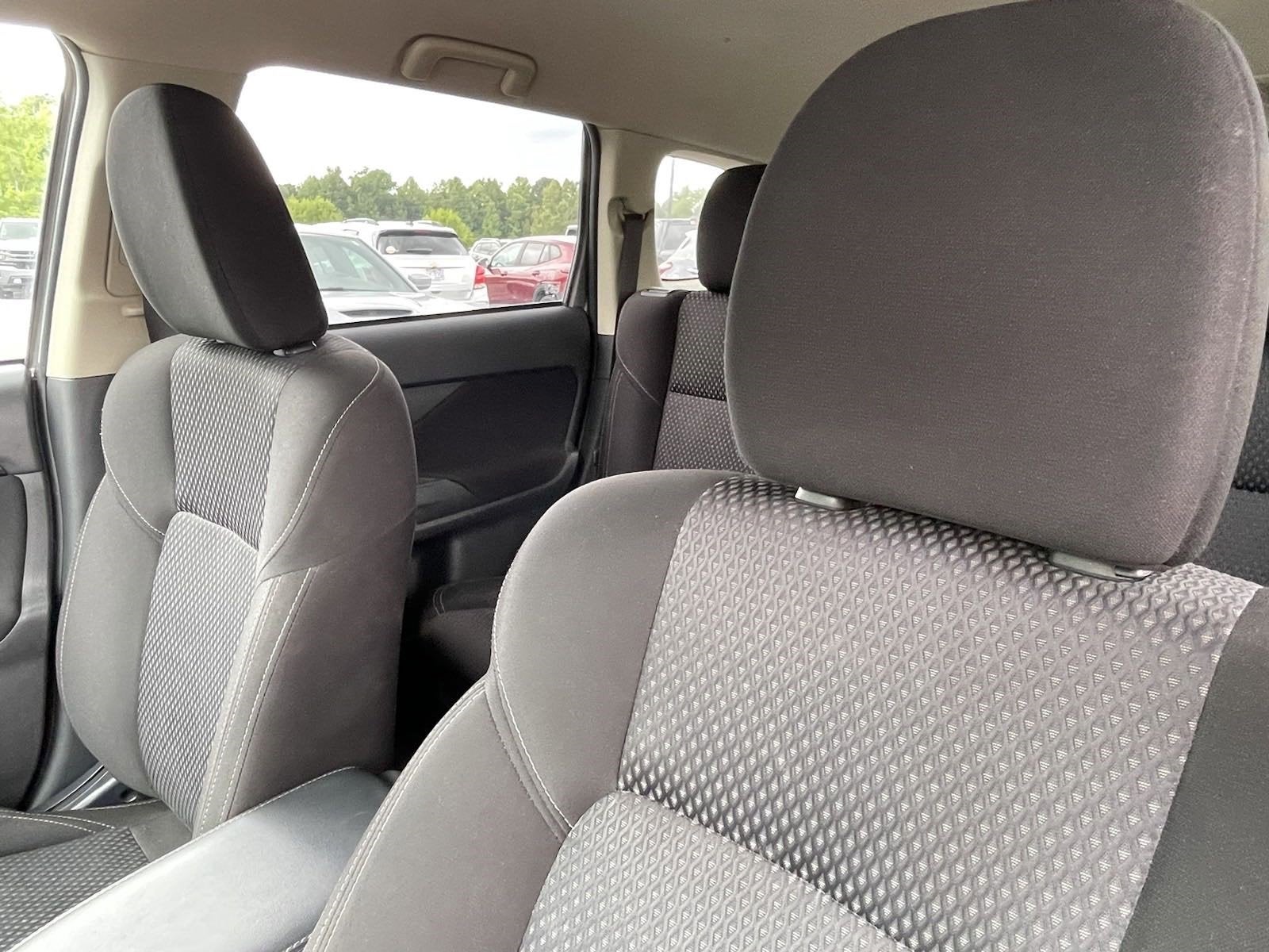 2020 Mitsubishi Outlander ES