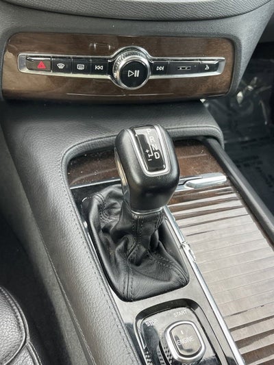 2017 Volvo XC90 Momentum