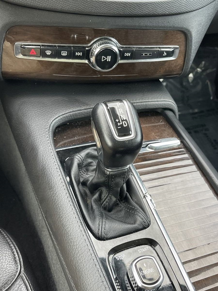 2017 Volvo XC90 Momentum