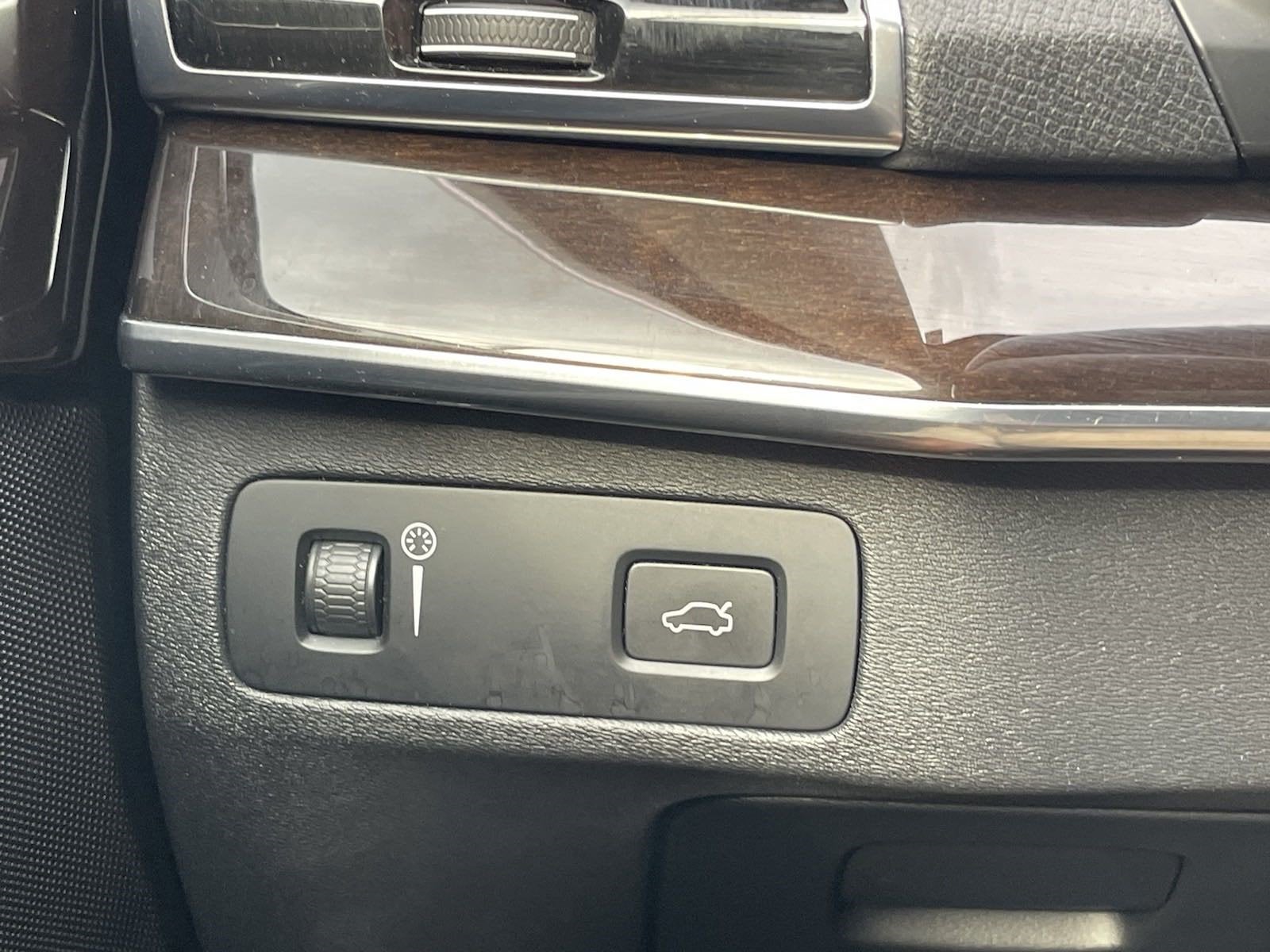 2017 Volvo XC90 Momentum