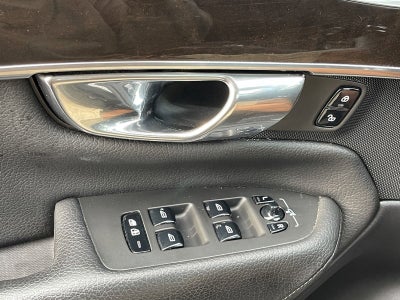 2017 Volvo XC90 Momentum