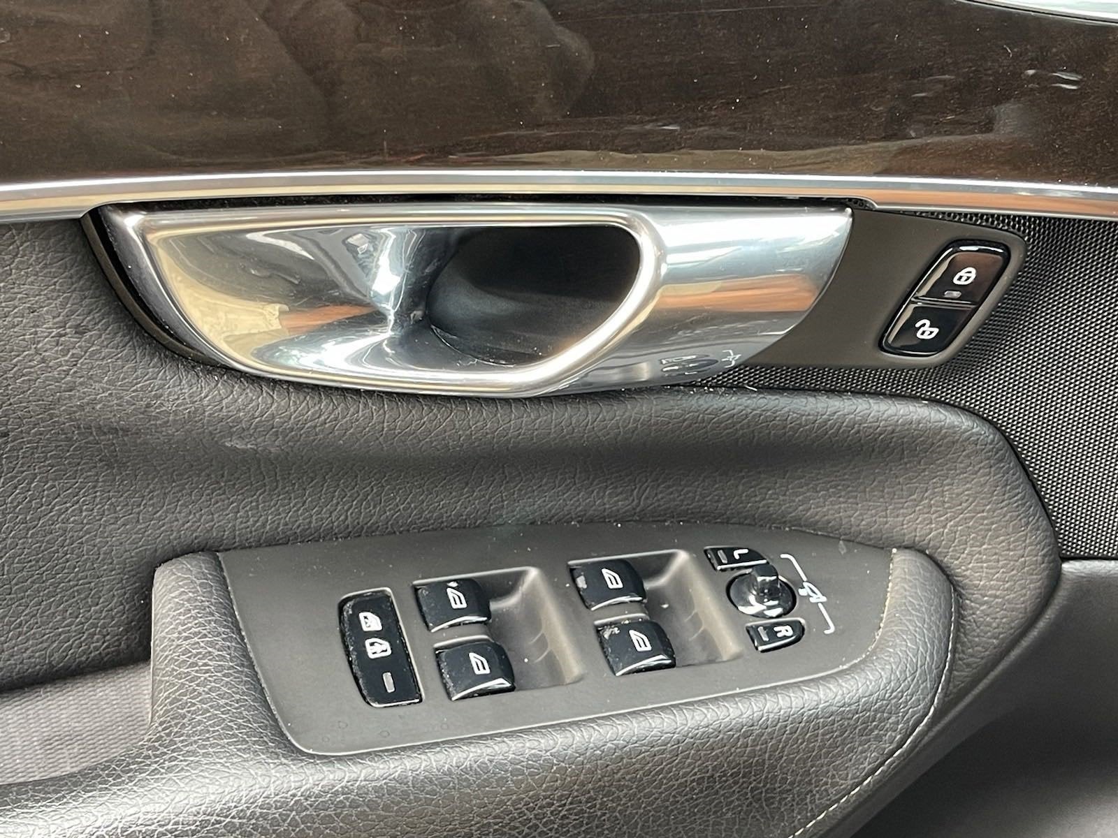 2017 Volvo XC90 Momentum