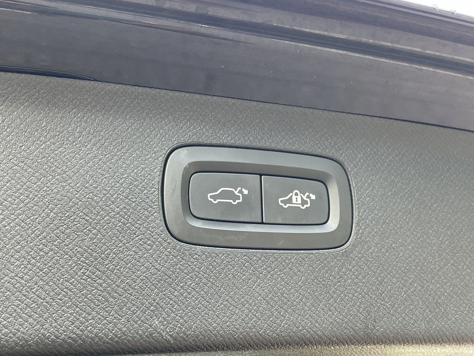 2017 Volvo XC90 Momentum