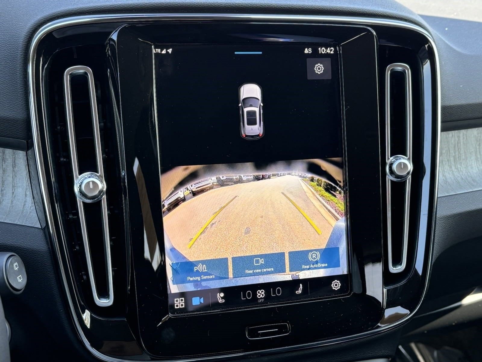 2024 Volvo XC40 B5 Core