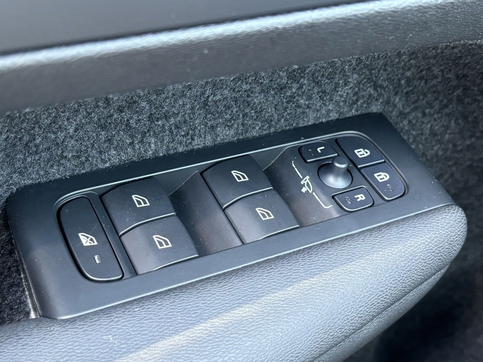 2024 Volvo XC40 B5 Core