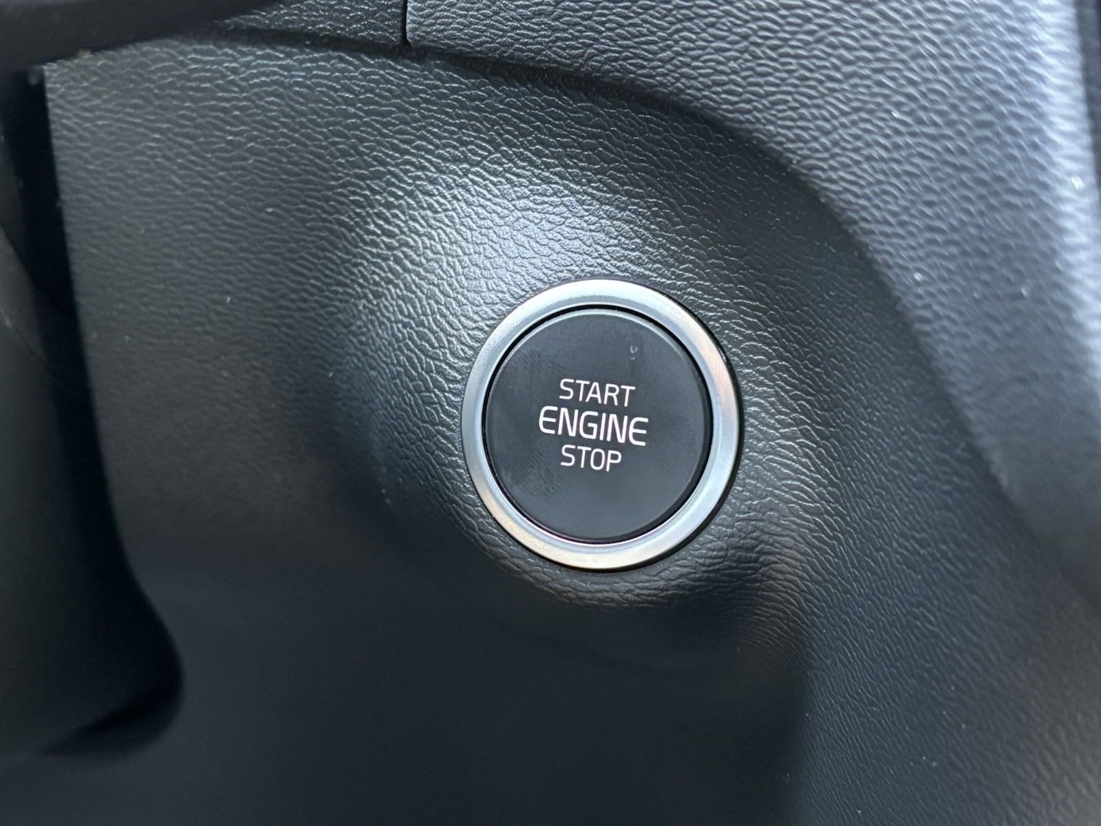 2024 Volvo XC40 B5 Core