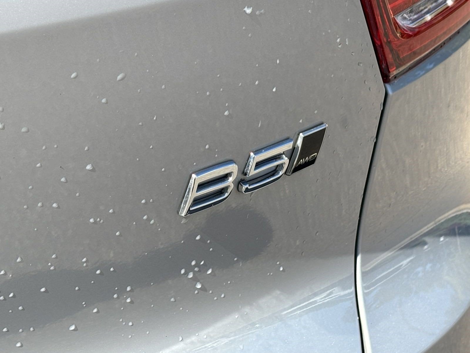 2024 Volvo XC40 B5 Core