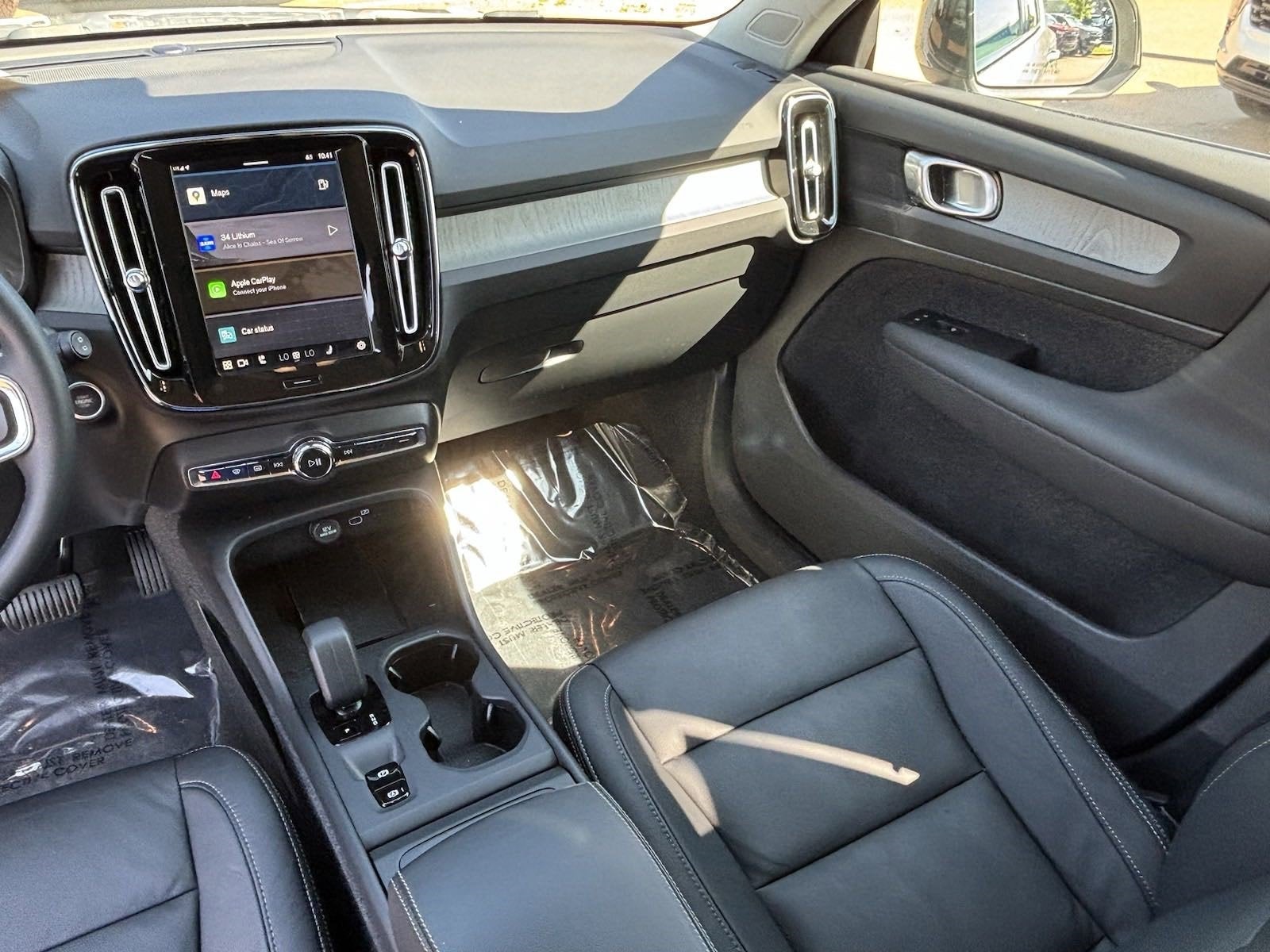 2024 Volvo XC40 B5 Core