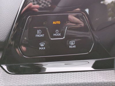 2024 Volkswagen Golf GTI SE