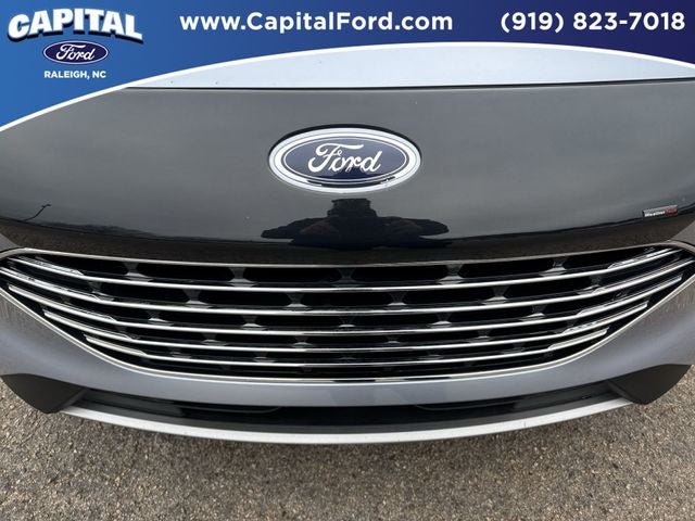 2022 Ford Escape Hybrid Titanium