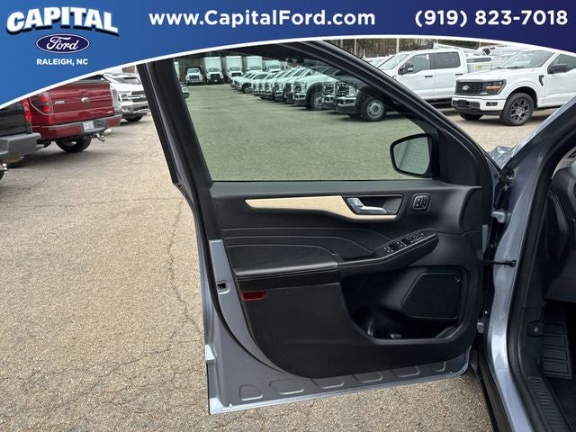 2022 Ford Escape Hybrid Titanium