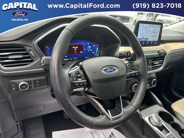 2022 Ford Escape Hybrid Titanium