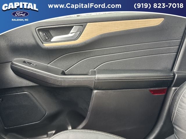 2022 Ford Escape Hybrid Titanium