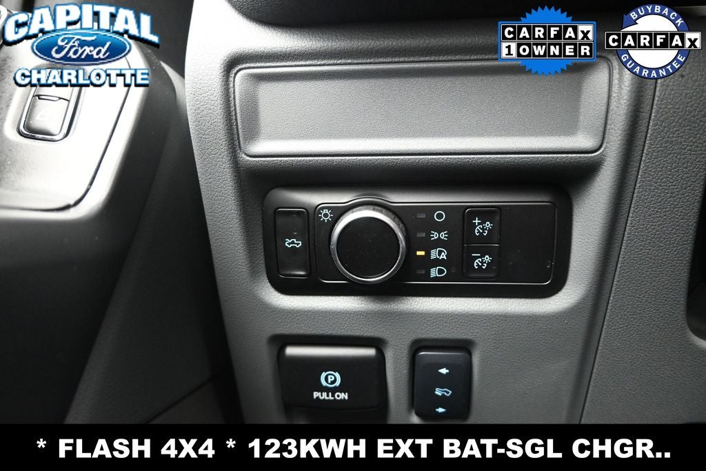 2025 Ford F-150 Lightning Flash