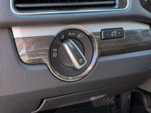 2018 Volkswagen Passat 2.0T SE
