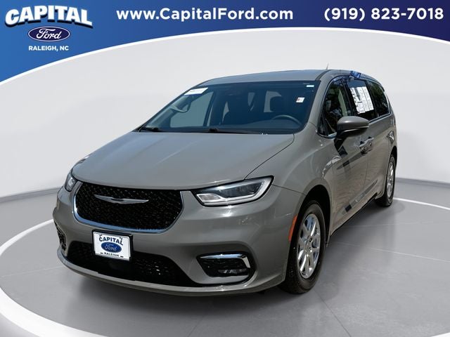2023 Chrysler Pacifica's photo