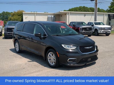 2023 Chrysler Pacifica Touring L