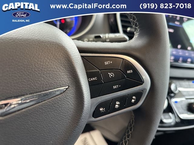 2025 Chrysler Pacifica Select