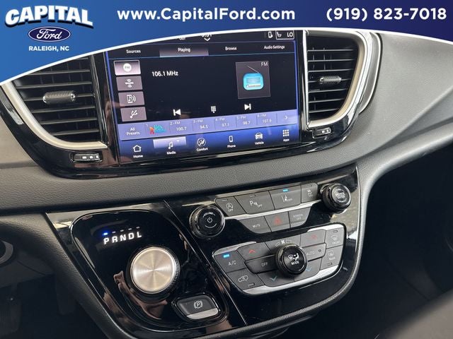 2025 Chrysler Pacifica Select