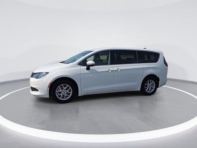 2023 Chrysler Voyager LX