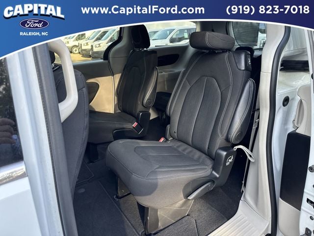 2024 Chrysler Voyager LX