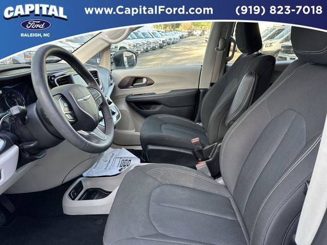 2024 Chrysler Voyager LX