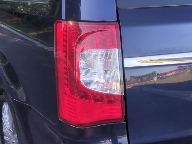 2015 Chrysler Town & Country Touring-L