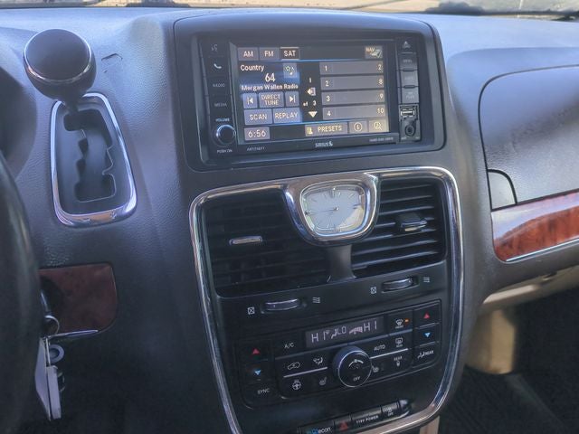 2015 Chrysler Town & Country Touring-L
