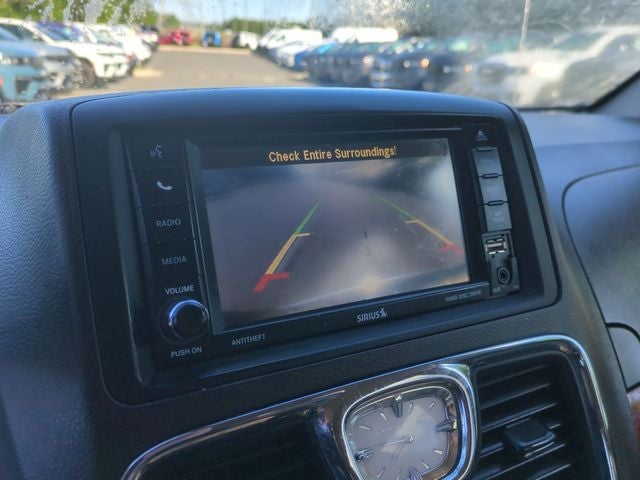 2015 Chrysler Town & Country Touring-L