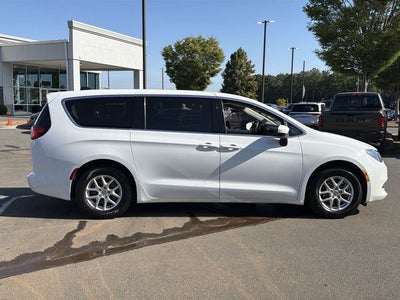 2021 Chrysler Voyager LX