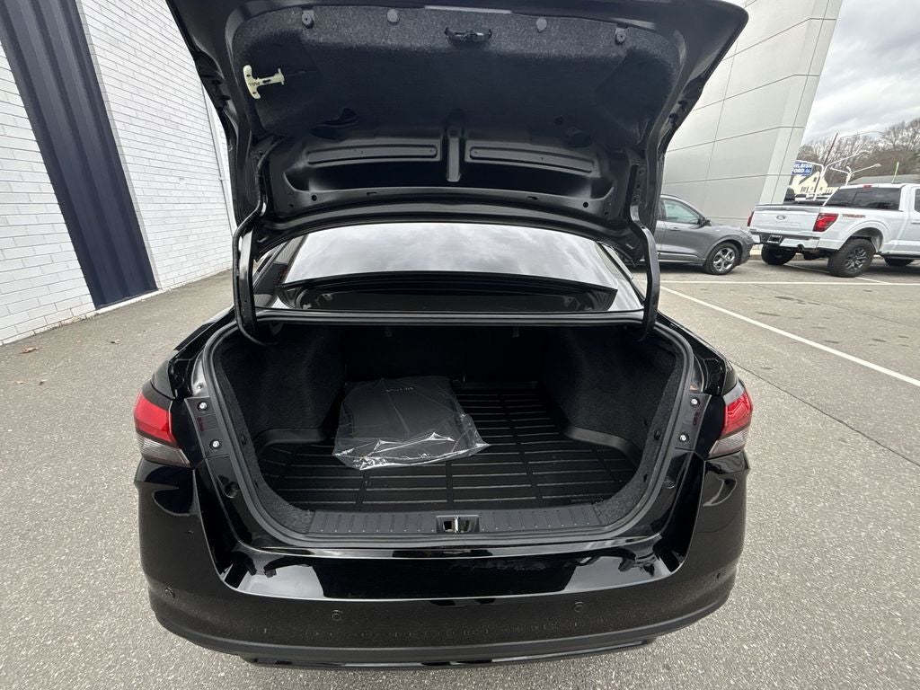 2025 Nissan Versa 1.6 SR