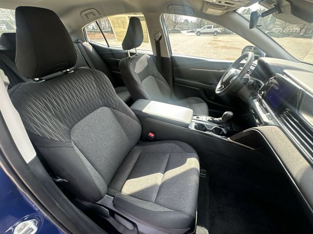 2025 Toyota Camry SE HYBRID