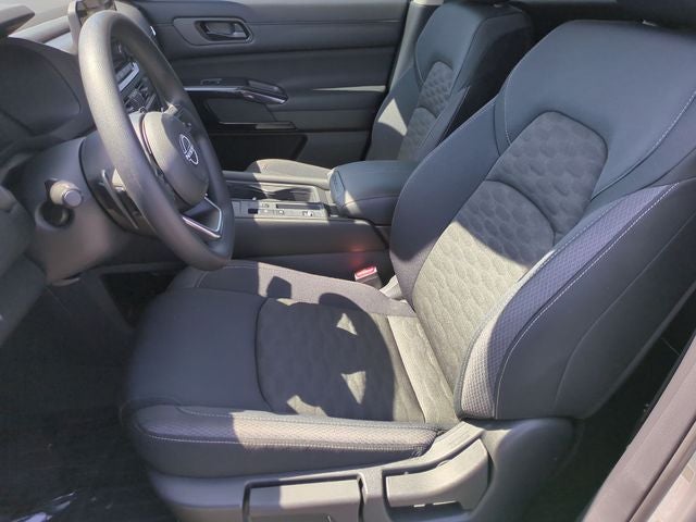 2025 Nissan Pathfinder S