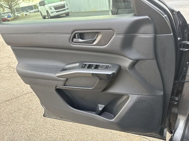 2024 Nissan Pathfinder S