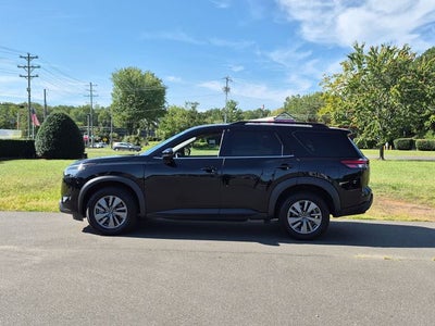 2025 Nissan Pathfinder SV