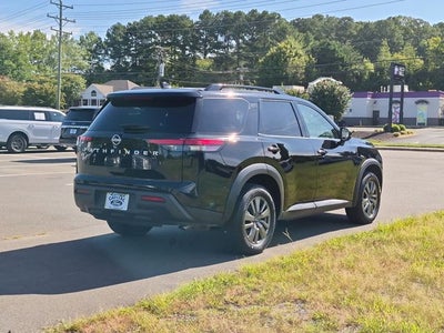 2025 Nissan Pathfinder SV
