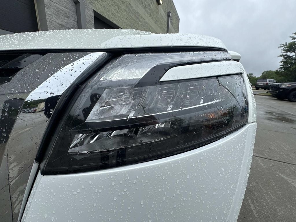 2023 Nissan Pathfinder SV