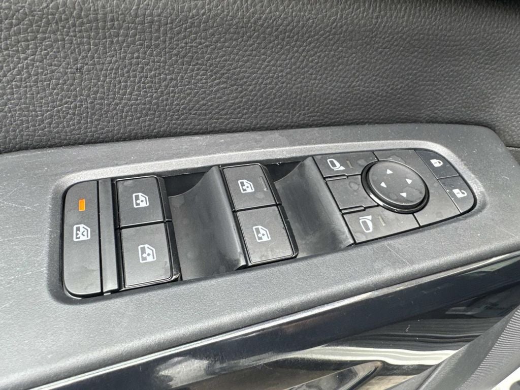 2023 Nissan Pathfinder SV