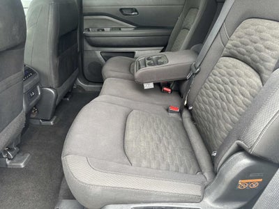 2023 Nissan Pathfinder SV