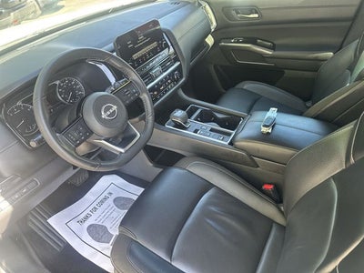 2024 Nissan Pathfinder SL