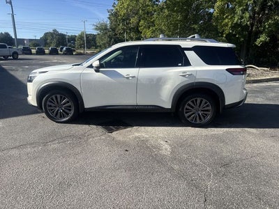 2024 Nissan Pathfinder SL