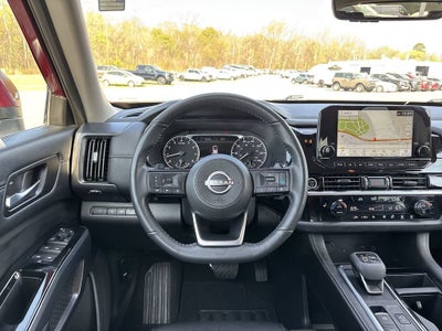 2024 Nissan Pathfinder SL